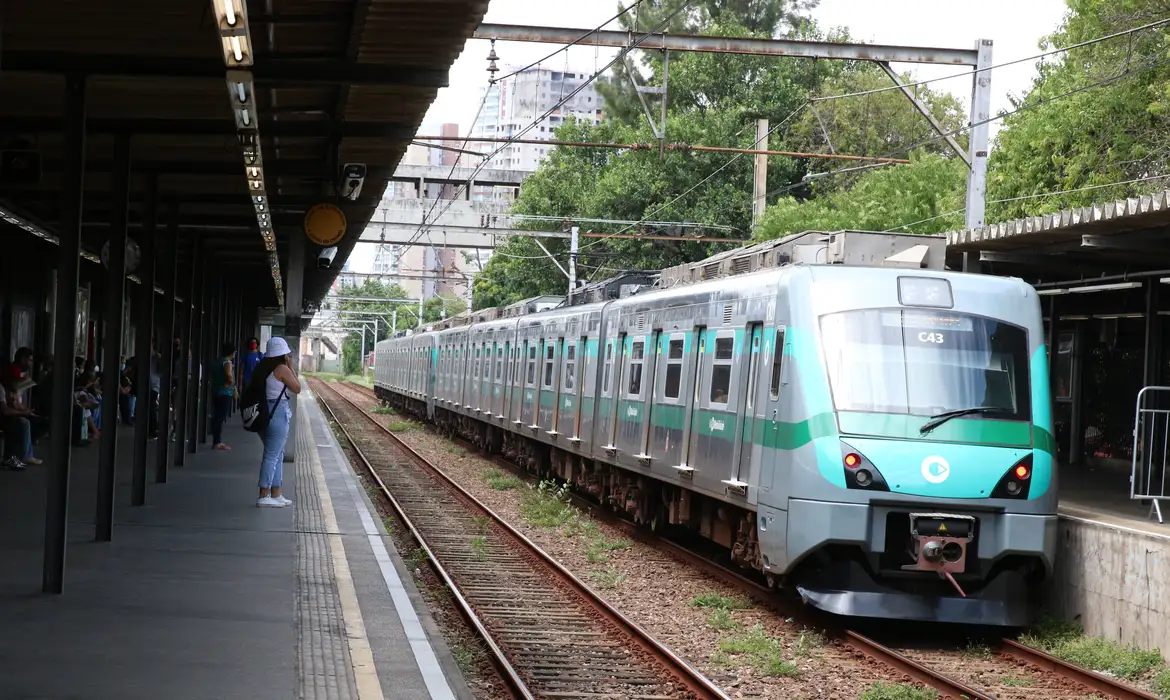 Linhas transportam mais de 17 milhões de pessoas por mês/foto: Rovena Rosa/Agência Brasil Linhas transportam mais de 17 milhões de pessoas por mês/foto: Rovena Rosa/Agência Brasil