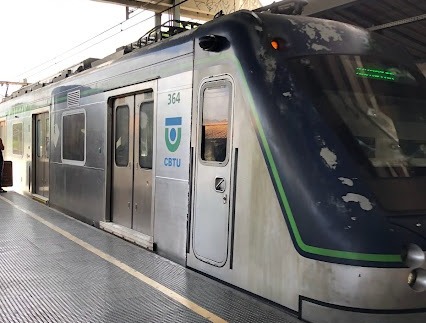 O Ramal de Camaragibe, que compreende as estações Alto do Céu, Curado, Rodoviária, Cosme e Damião e Camaragibe, já está paralisado há dez horas/Foto: Fabson Gabriel O Ramal de Camaragibe, que compreende as estações Alto do Céu, Curado, Rodoviária, Cosme e Damião e Camaragibe, já está paralisado há dez horas/Foto: Fabson Gabriel