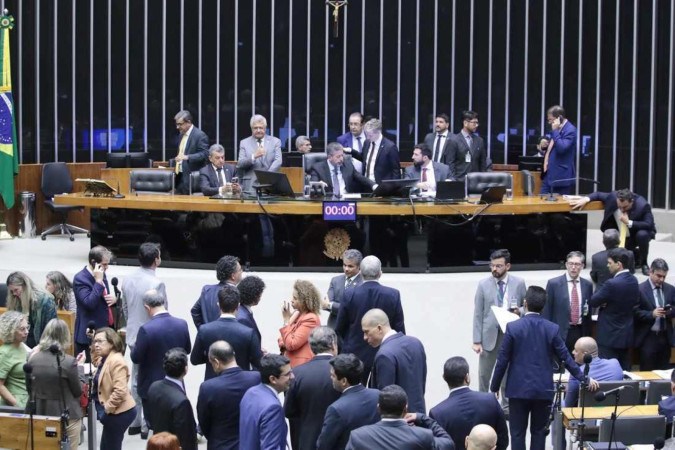 A sessão de ontem do Congresso teve demonstração de força de Bolsonaro e de líderes da oposição: derrotas expressivas para o atual governo/foto: Zeca Ribeiro/Câmara dos Deputados A sessão de ontem do Congresso teve demonstração de força de Bolsonaro e de líderes da oposição: derrotas expressivas para o atual governo/foto: Zeca Ribeiro/Câmara dos Deputados