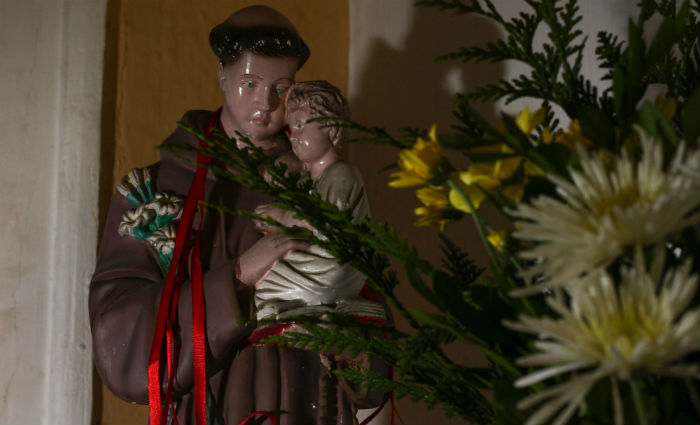 Católicos fazem homenagens a Santo Antônio./Foto: Marlon Diego/ArquivoDP Católicos fazem homenagens a Santo Antônio./Foto: Marlon Diego/ArquivoDP