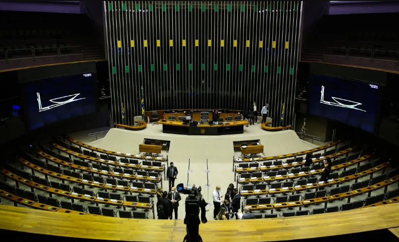 O texto final do projeto fixa em 22 semanas de gestação o prazo máximo para abortos legais/Foto: Antonio Cruz/Agência Brasil O texto final do projeto fixa em 22 semanas de gestação o prazo máximo para abortos legais/Foto: Antonio Cruz/Agência Brasil