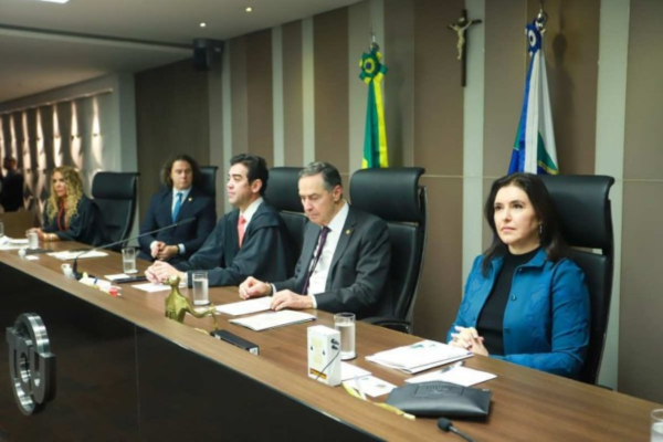 Relatório entregue à ministra Tebet, do Orçamento, traz ressalvas/Crédito: Divulgação/TCU Relatório entregue à ministra Tebet, do Orçamento, traz ressalvas/Crédito: Divulgação/TCU