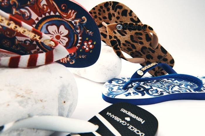 A parceria combina a brasilidade das Havaianas com a extravagância da D&G/foto: Havaianas/Dolce&Gabbana/Divulgação A parceria combina a brasilidade das Havaianas com a extravagância da D&G/foto: Havaianas/Dolce&Gabbana/Divulgação