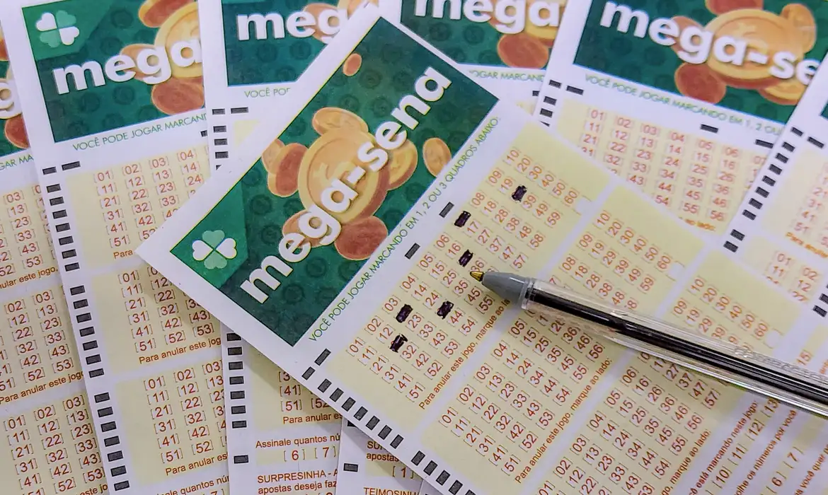 Outros 4.581 acertaram a quadra e terão o prêmio individual de R$ 854,25 cada