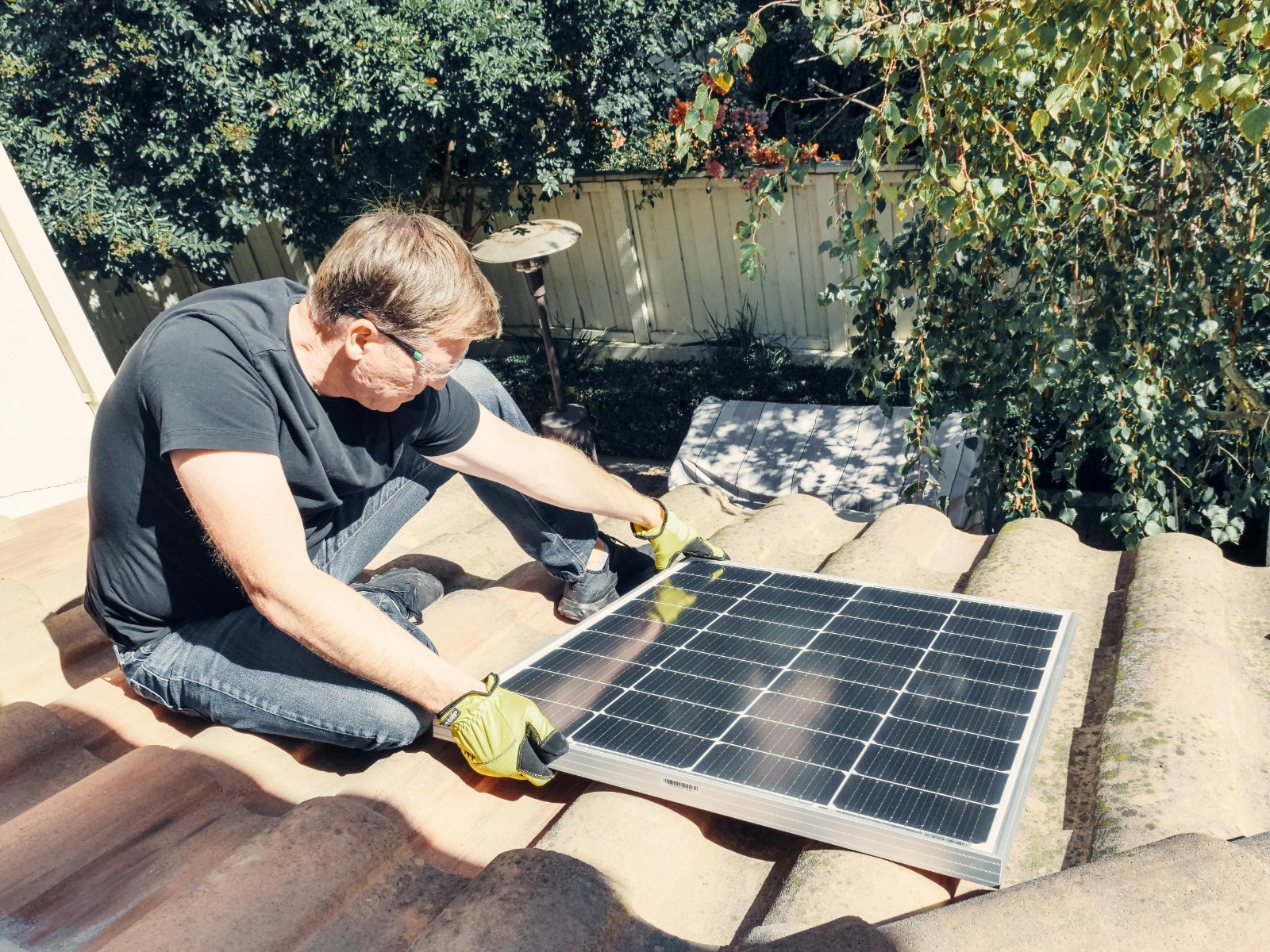 A linha de financiamento oferecida pelo Sicredi é para consumidores residenciais e empresas que desejam suprir suas necessidades energéticas com a energia solar/Foto: Assessoria de imprensa/Sicredi A linha de financiamento oferecida pelo Sicredi é para consumidores residenciais e empresas que desejam suprir suas necessidades energéticas com a energia solar/Foto: Assessoria de imprensa/Sicredi