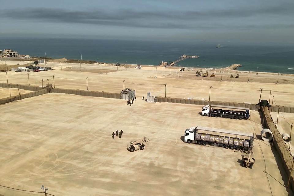 A entrega de ajuda pelo píer será retomada quando o mar se acalmar/foto: Israeli Army / AFP A entrega de ajuda pelo píer será retomada quando o mar se acalmar/foto: Israeli Army / AFP