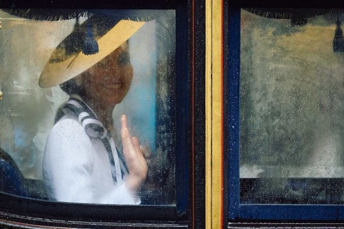 Kate, Princesa de Gales, está fazendo um retorno à vida pública pela primeira vez desde que foi diagnosticada com câncer, participando do desfile militar Trooping the Color no centro de Londres/crédito: JUSTIN TALLIS / AFP Kate, Princesa de Gales, está fazendo um retorno à vida pública pela primeira vez desde que foi diagnosticada com câncer, participando do desfile militar Trooping the Color no centro de Londres/crédito: JUSTIN TALLIS / AFP