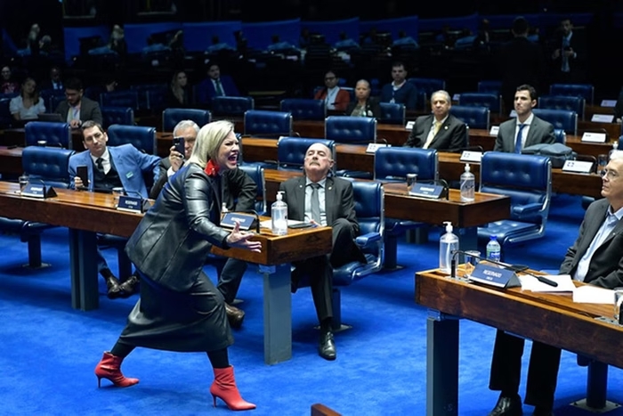 Nyedja Gennari, contadora de histórias, durante performance no Senado/Foto: Geraldo Magela/Agência Senado Nyedja Gennari, contadora de histórias, durante performance no Senado/Foto: Geraldo Magela/Agência Senado