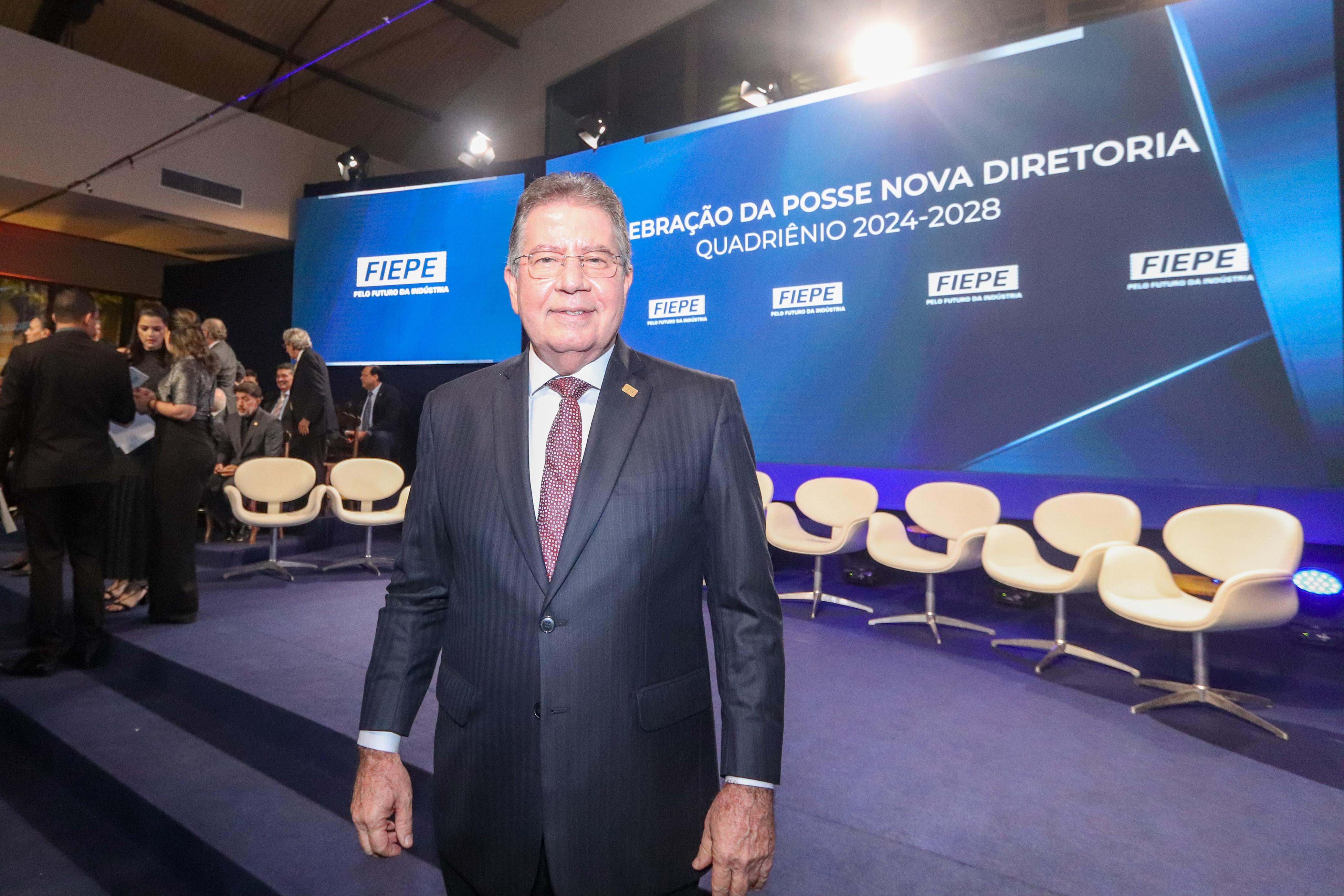 Em sua trajetória na Fiepe, o empresário passou pelas diretorias financeira e administrativa da Federação, durante os mandatos de Jorge Côrte Real e Ricardo Essinger/Foto: Ruan Pablo/DP Foto Em sua trajetória na Fiepe, o empresário passou pelas diretorias financeira e administrativa da Federação, durante os mandatos de Jorge Côrte Real e Ricardo Essinger/Foto: Ruan Pablo/DP Foto