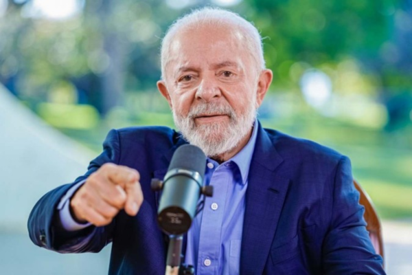 O presidente Lula na entrevista: ''Só temos uma coisa desajustada no Brasil neste instante: o comportamento do Banco Central''/Crédito: Ricardo Stuckert O presidente Lula na entrevista: ''Só temos uma coisa desajustada no Brasil neste instante: o comportamento do Banco Central''/Crédito: Ricardo Stuckert