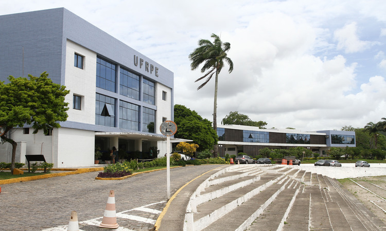 O Comando Local de Greve (CLG) da Aduferpe convocou para essa quarta (19), às 14h30, mais uma assembleia docente da UFRPE, a ser realizada no Salão do Sindicato/Foto: Arquivo/DP O Comando Local de Greve (CLG) da Aduferpe convocou para essa quarta (19), às 14h30, mais uma assembleia docente da UFRPE, a ser realizada no Salão do Sindicato/Foto: Arquivo/DP