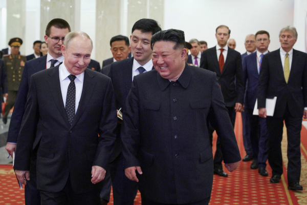 O presidente russo, Vladimir Putin, e o líder da Coreia do Norte, Kim Jong Un, participam de um concerto de gala em Pyongyang/Crédito: GAVRIIL GRIGOROV / POOL / AFP O presidente russo, Vladimir Putin, e o líder da Coreia do Norte, Kim Jong Un, participam de um concerto de gala em Pyongyang/Crédito: GAVRIIL GRIGOROV / POOL / AFP
