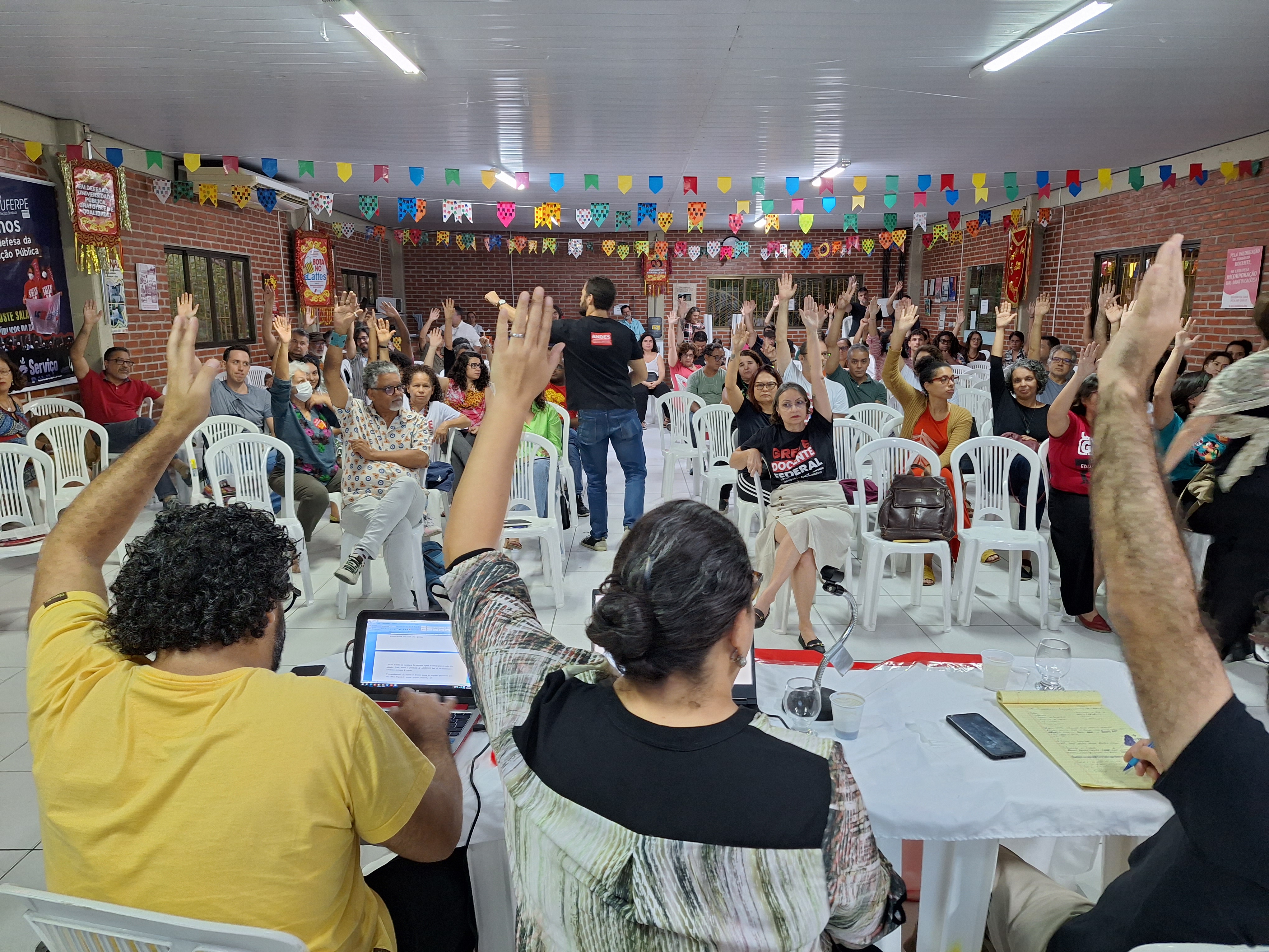 O resultado dessas votações, somado às votações da Assembleia da UAST, será encaminhado ao Andes-SN com o indicativo do Sindicato Nacional construir uma saída coletiva com as demais seções, entre 25 de junho e 5 de julho/Foto: Aduferpe/Divulgação
