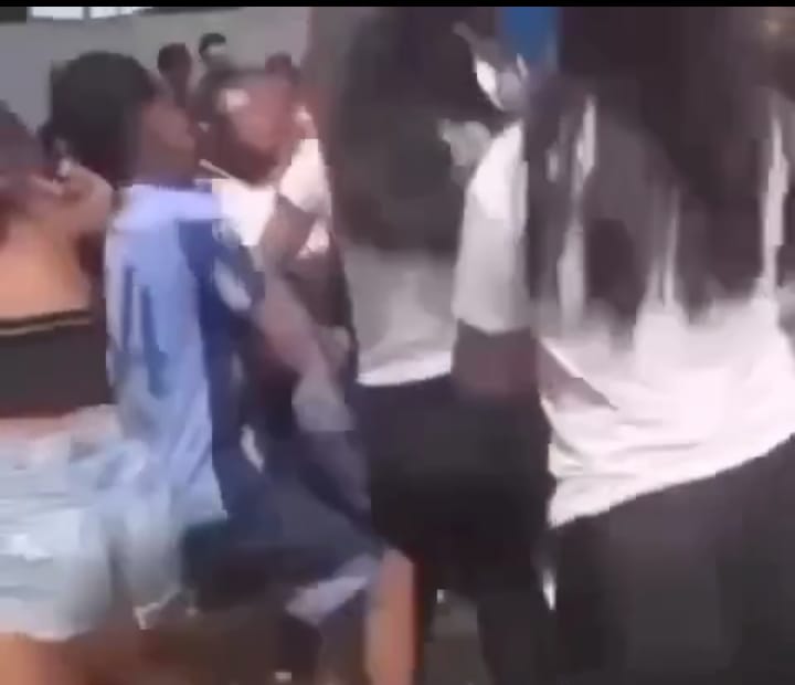 A briga generalizada aconteceu em uma escola estadual, em Caetés I, em Abreu e Lima, no Grande Recife