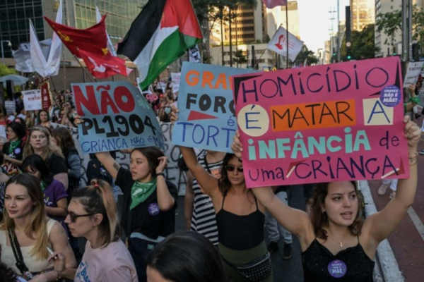 Protesto contra o PL Antiaborto em São Paulo/Crédito: NELSON ALMEIDA / AFP Protesto contra o PL Antiaborto em São Paulo/Crédito: NELSON ALMEIDA / AFP