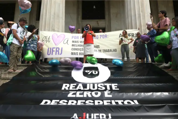 Docentes sentiram 'esnobação' por parte do Governo Federal/Crédito: Tânia Rêgo/Agência Brasil
