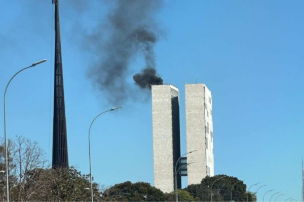 Fumaça no Congresso assusta brasilienses/Crédito: Redes sociais