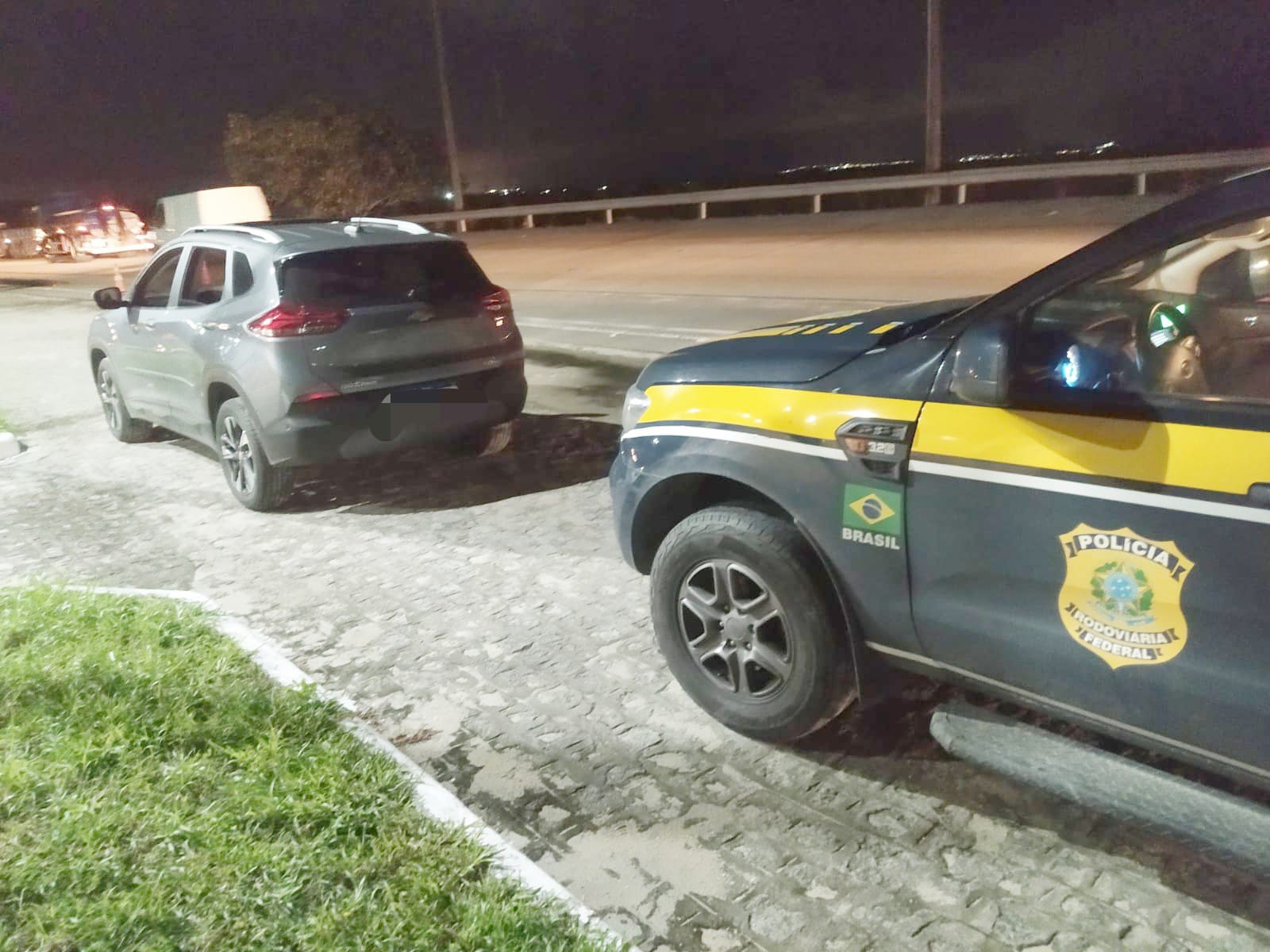 Carro foi abordado em rodovia/Foto: PRF Carro foi abordado em rodovia/Foto: PRF