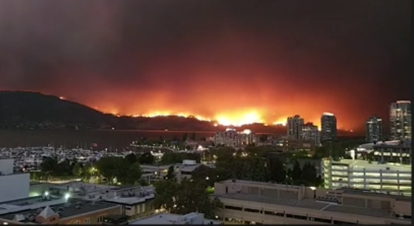 O incêndio ''continua sendo uma ameaça para a comunidade'', disse em entrevista coletiva o primeiro-ministro de Terranova, Andrew Furey, embora tenha sido ''contido em grande medida''/Foto: Reprodução O incêndio ''continua sendo uma ameaça para a comunidade'', disse em entrevista coletiva o primeiro-ministro de Terranova, Andrew Furey, embora tenha sido ''contido em grande medida''/Foto: Reprodução