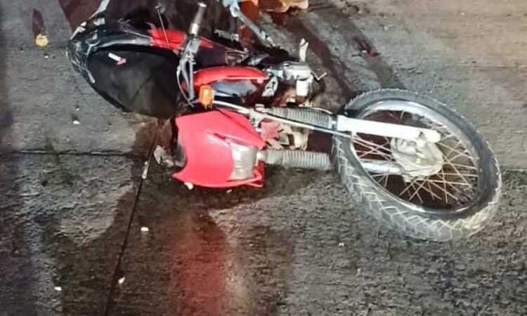 A motos bateram de lado aumentando o congestionamento na rodovia