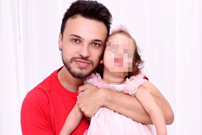 Pai da criança é o influenciador Igor Viana/foto: YouTube/Reprodução Pai da criança é o influenciador Igor Viana/foto: YouTube/Reprodução