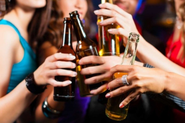 A mistura de bebida e trânsito tirou a vida de 724 mil pessoas/Crédito: Freepik A mistura de bebida e trânsito tirou a vida de 724 mil pessoas/Crédito: Freepik