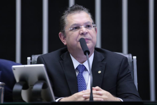 Sóstenes mudou de opinião após ouvir a opinião da ex-primeira-dama num vídeo/Crédito: Vinicius Loures/Câmara dos Deputados Sóstenes mudou de opinião após ouvir a opinião da ex-primeira-dama num vídeo/Crédito: Vinicius Loures/Câmara dos Deputados