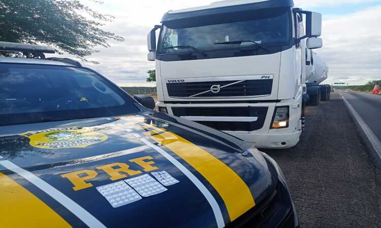 O flagrante ocorreu na BR-428, em Santa Maria da Boa Vista, no Sertão de Pernambuco/Foto: Divulgação/PRF