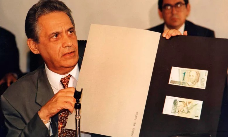 Então ministro da Fazenda, Fernando Henrique Cardoso apresenta o Plano Real/Reprodução/PSDB Então ministro da Fazenda, Fernando Henrique Cardoso apresenta o Plano Real/Reprodução/PSDB