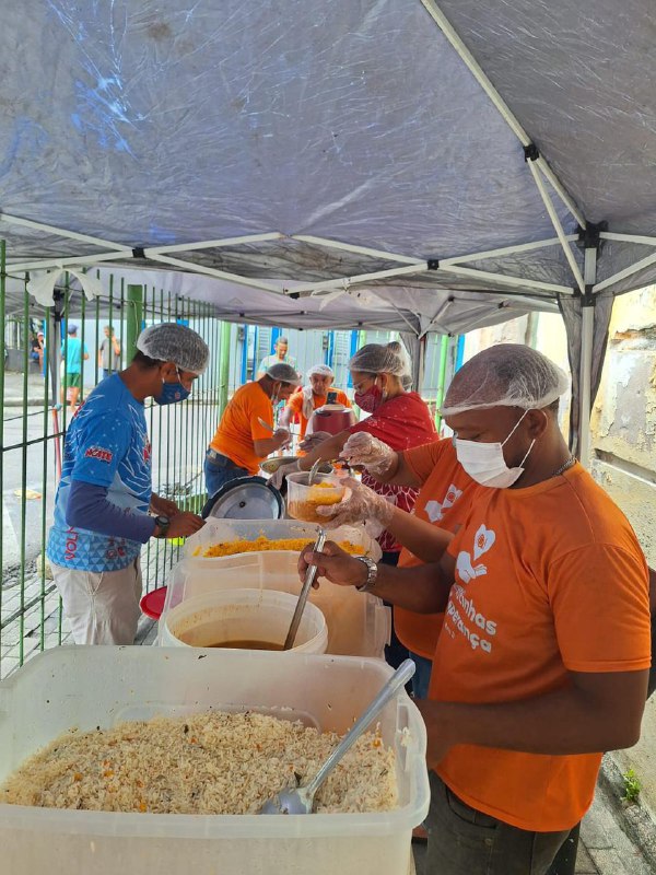 As ações da iniciativa acontecem, quinzenalmente, na rua da Conceição, no centro do Recife, com as entregas de 250 sopas, no sábado, e 350 almoços, no domingo./Foto: Divulgação As ações da iniciativa acontecem, quinzenalmente, na rua da Conceição, no centro do Recife, com as entregas de 250 sopas, no sábado, e 350 almoços, no domingo./Foto: Divulgação