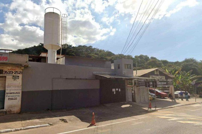 O Presídio Regional de Ibirité fica localizado dentro do centro comercial da cidade/foto: Reprodução/Google Street View O Presídio Regional de Ibirité fica localizado dentro do centro comercial da cidade/foto: Reprodução/Google Street View