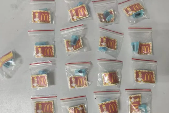 Além do personagem, as embalagens também foram estampadas com o logo de uma rede de fast food/foto: Divulgação/Polícia Civil