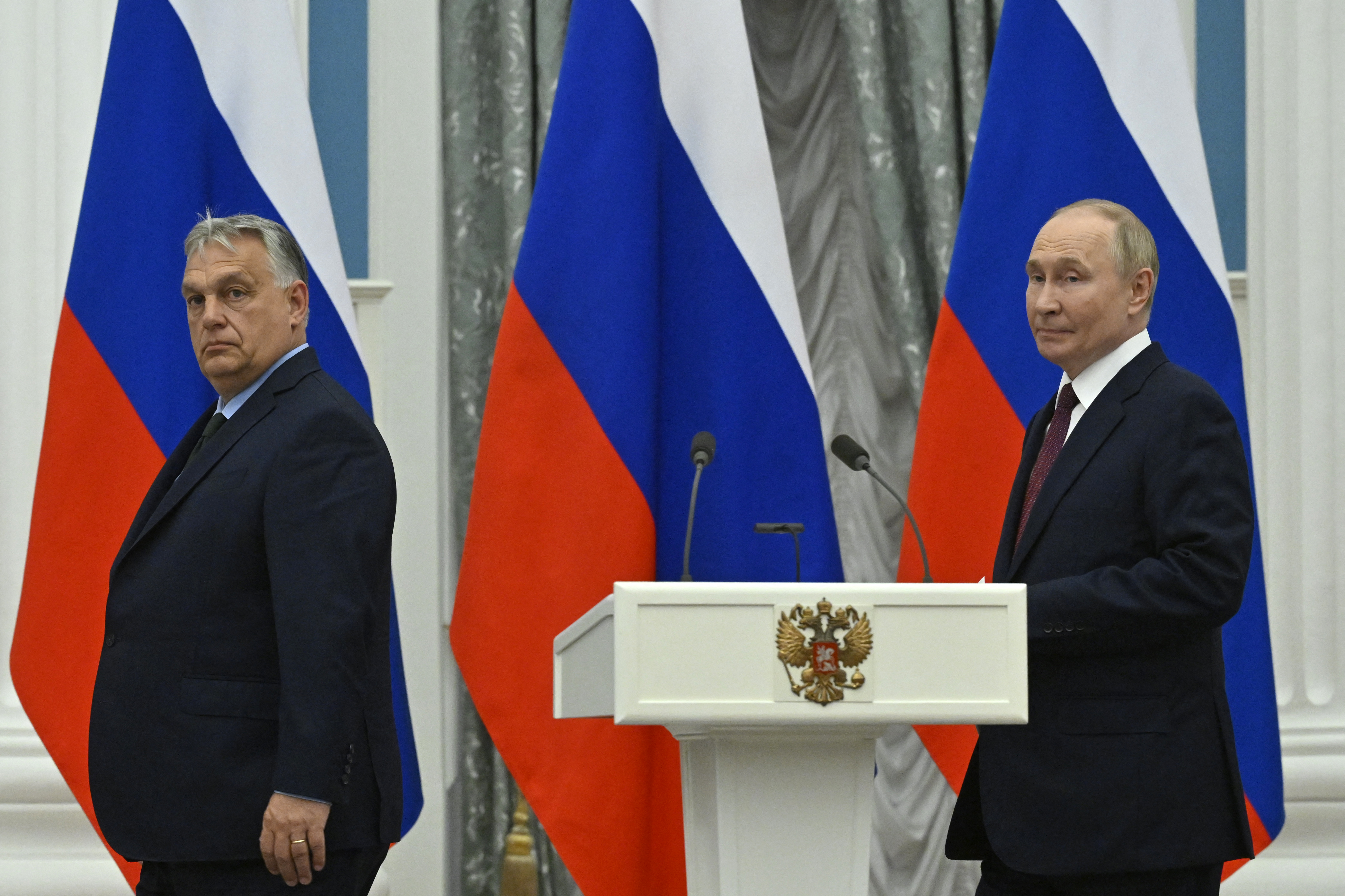 Viktor Orbán e Vladirmir Putin/Foto: ALEXANDER NEMENOV / AFP