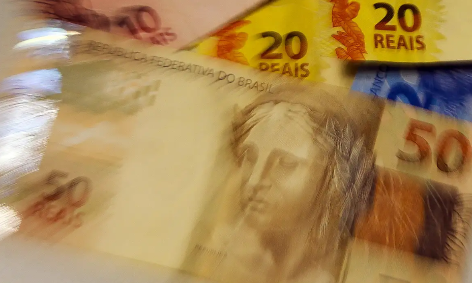 Os tipos de dívidas mais comuns das famílias recifenses em junho de 2024 foram liderados pelo cartão de crédito, com 93,4% das famílias endividadas, seguido por carnês (21,8%), financiamento de casa (7,4%), financiamento de carro (5,9%) e crédito pessoal (6,9%)/Marcello Casal Jr/Agência Brasil Os tipos de dívidas mais comuns das famílias recifenses em junho de 2024 foram liderados pelo cartão de crédito, com 93,4% das famílias endividadas, seguido por carnês (21,8%), financiamento de casa (7,4%), financiamento de carro (5,9%) e crédito pessoal (6,9%)/Marcello Casal Jr/Agência Brasil