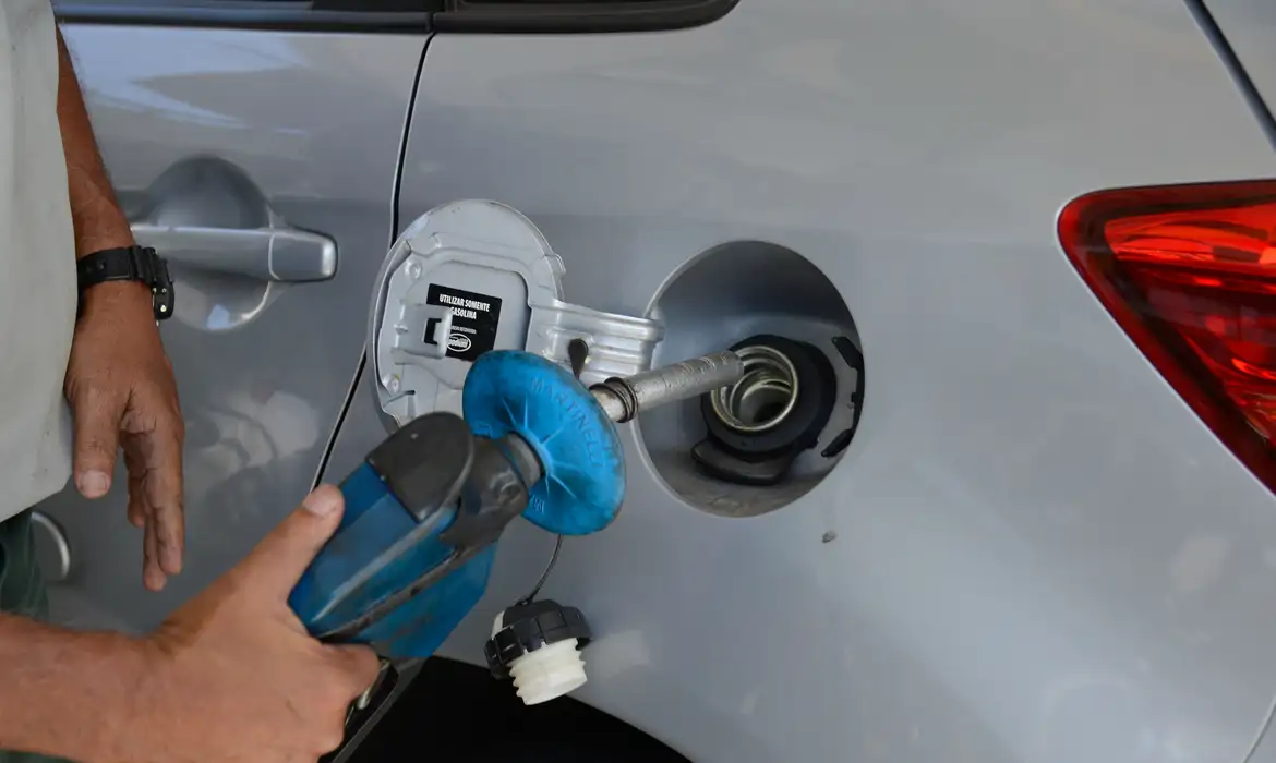 Impacto no preço da gasolina vendida ao consumidor final deverá ser de R$ 0,15 por litro/Foto: Tomaz Silva/Agência Brasil Impacto no preço da gasolina vendida ao consumidor final deverá ser de R$ 0,15 por litro/Foto: Tomaz Silva/Agência Brasil