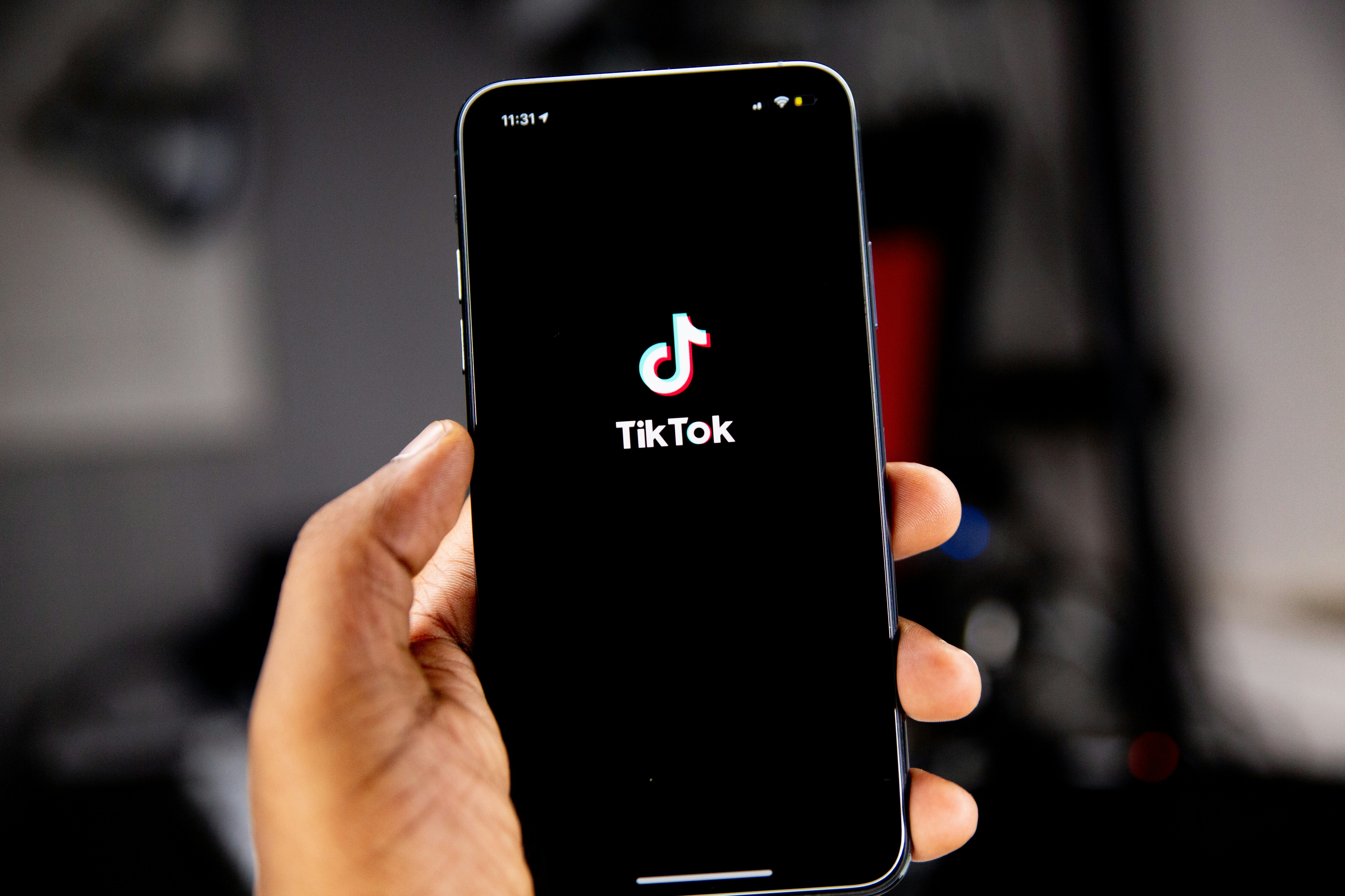 TikTok está se tornando um espaço cada vez mais tóxico e viciante, diz AI/Foto: Unsplash TikTok está se tornando um espaço cada vez mais tóxico e viciante, diz AI/Foto: Unsplash