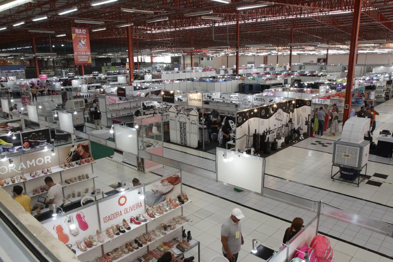 Voltada para empresários do setor varejista e atacadista de calçados, a feira conta com mais de 100 expositores e reúne cerca de 300 marcas nacionais e internacionais/Foto: Armando Lima Voltada para empresários do setor varejista e atacadista de calçados, a feira conta com mais de 100 expositores e reúne cerca de 300 marcas nacionais e internacionais/Foto: Armando Lima