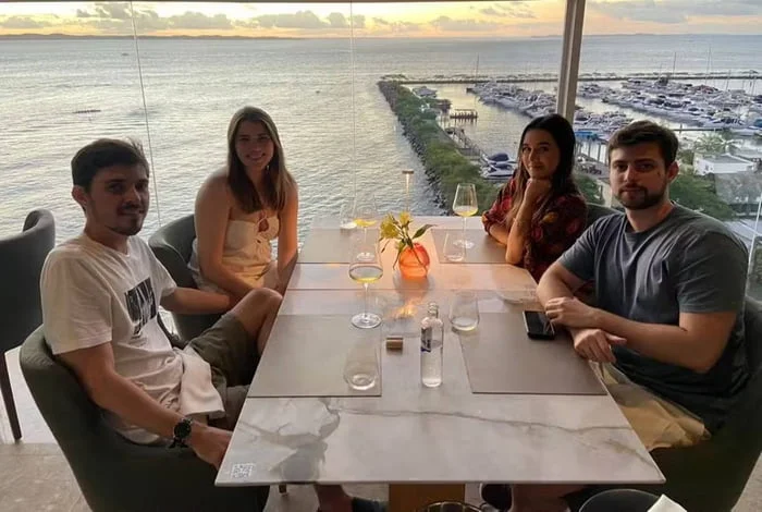 Grupo de amigos viralizou nas redes sociais após compartilhar a experiência que tiveram em um restaurante em Salvador/Foto: Arquivo pessoal Grupo de amigos viralizou nas redes sociais após compartilhar a experiência que tiveram em um restaurante em Salvador/Foto: Arquivo pessoal