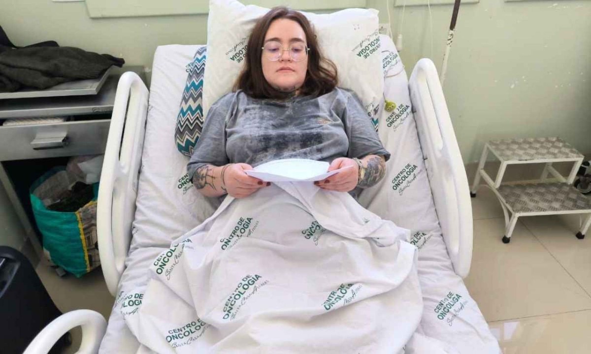 Carolina Arruda Leite, diagnosticada com a neuralgia do trigêmeo bilateral, foi internada para realizar um tratamento contra a dor aguda nesta segunda-feira (8/7)/foto: Arquivo pessoal Carolina Arruda Leite, diagnosticada com a neuralgia do trigêmeo bilateral, foi internada para realizar um tratamento contra a dor aguda nesta segunda-feira (8/7)/foto: Arquivo pessoal