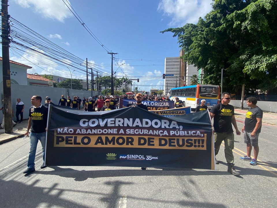 A decisão da nova paralisação aconteceu após um protesto, realizada nesta quarta (10)/Foto: Priscilla Melo/DP A decisão da nova paralisação aconteceu após um protesto, realizada nesta quarta (10)/Foto: Priscilla Melo/DP
