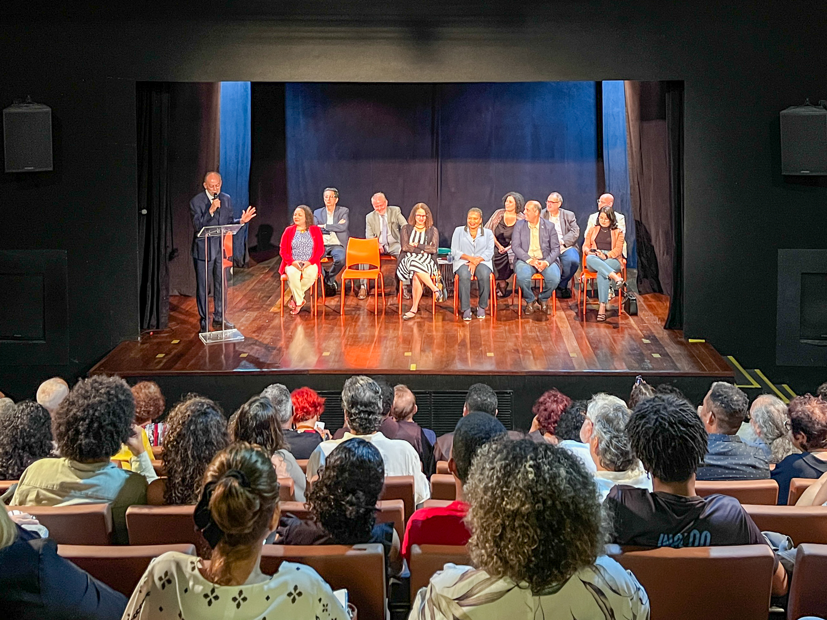 O lançamento foi feito no auditório do Teatro Fernando Santa Cruz, no Mercado Eufrásio, em Olinda/Foto: Ruan Pablo/DP
