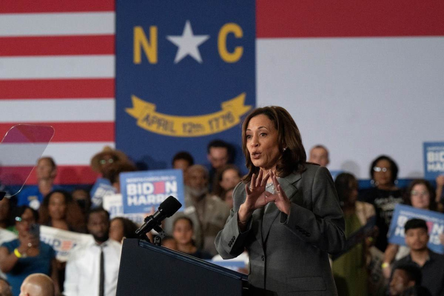 A vice-presidente Kamala Karris discursa em escola de Greensboro, na Carolina do Norte: nome é aposta para substituir Biden