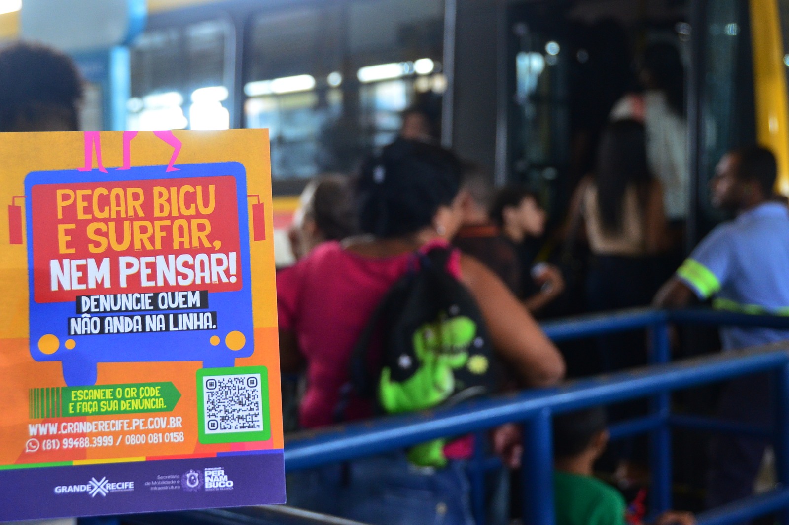 Campanha contra "surf" em &ocirc;nibus foi realizada nesta sexta (12)/Foto: Grande Recife Cons&oacute;rcio