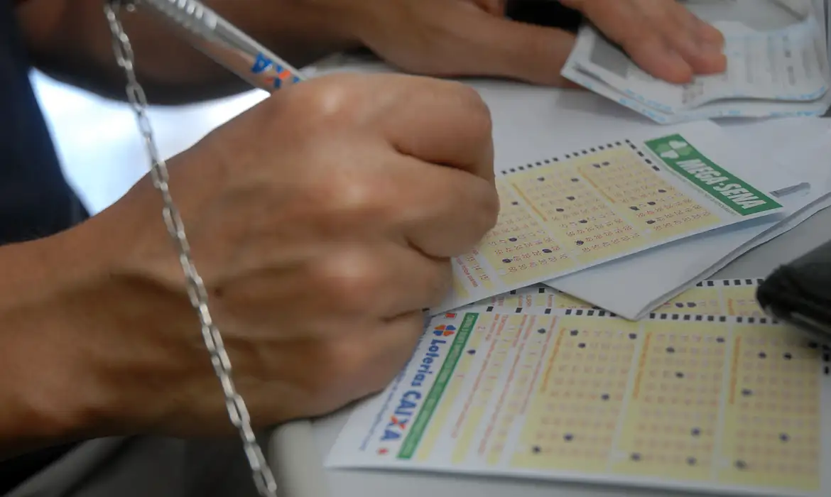 O jogo simples, com seis n&uacute;meros marcados, custa R$ 5/Foto: Arquivo/Ag&ecirc;ncia Brasil