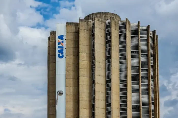 A nota contém as assinaturas da Federação Nacional das Associações do Pessoal da Caixa Econômica Federal (Fenae), Confederação Nacional dos Trabalhadores do Ramo Financeiro (Contraf) e Associações do Pessoal da Caixa Econômica Federal (Apcefs)/Foto: Rafa Neddermeyer/Agência Brasil A nota contém as assinaturas da Federação Nacional das Associações do Pessoal da Caixa Econômica Federal (Fenae), Confederação Nacional dos Trabalhadores do Ramo Financeiro (Contraf) e Associações do Pessoal da Caixa Econômica Federal (Apcefs)/Foto: Rafa Neddermeyer/Agência Brasil