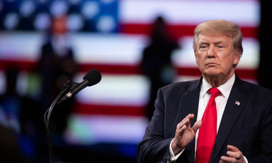 Trump agradeceu ao Serviço Secreto pela resposta rápida e prestou condolência às famílias das vítimas/Foto: ANDY JACOBSOHN / AFP Trump agradeceu ao Serviço Secreto pela resposta rápida e prestou condolência às famílias das vítimas/Foto: ANDY JACOBSOHN / AFP