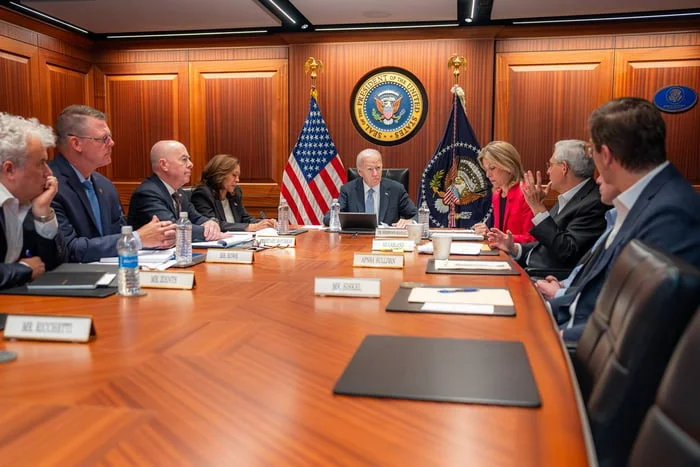Joe Biden e Kamala Harris se reuniram com autoridades ligadas à segurança interna do país/Foto: Divulgação/Casa Branca Joe Biden e Kamala Harris se reuniram com autoridades ligadas à segurança interna do país/Foto: Divulgação/Casa Branca