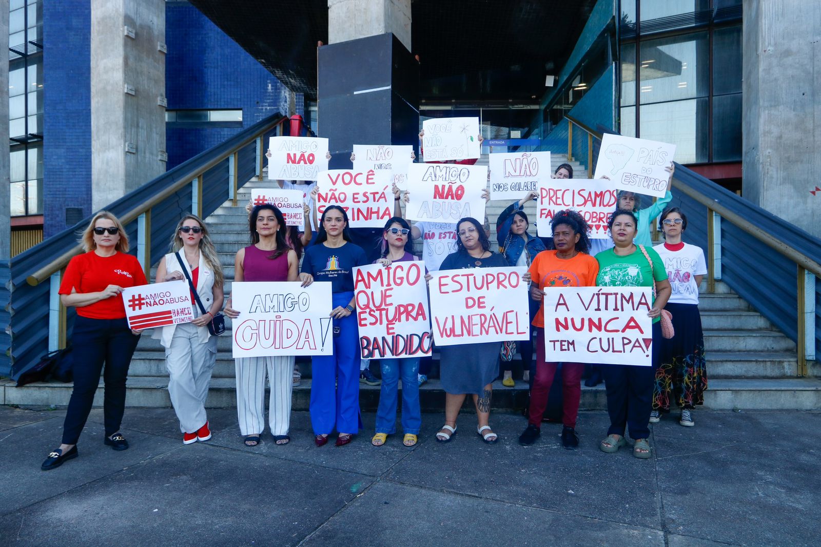 Mulheres protestaram na audiência Rodrigo Carvalheira/Foto: Marina Torres/DP Mulheres protestaram na audiência Rodrigo Carvalheira/Foto: Marina Torres/DP