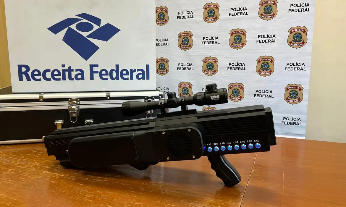 Ação resulta de investigação conjunta da Força Integrada de Combate ao Crime Organizado e a Receita Federal/foto: ASCOM/PFRJ Ação resulta de investigação conjunta da Força Integrada de Combate ao Crime Organizado e a Receita Federal/foto: ASCOM/PFRJ