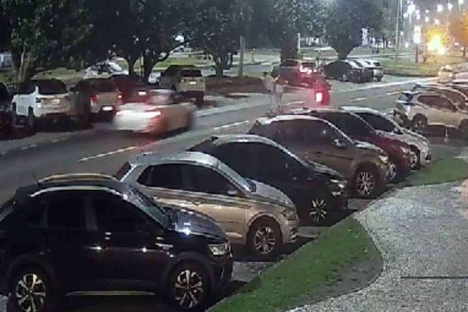 O carro de luxo foi apreendido em um condomínio da Barra da Tijuca momentos depois do acidente/foto: Reprodução/Redes sociais